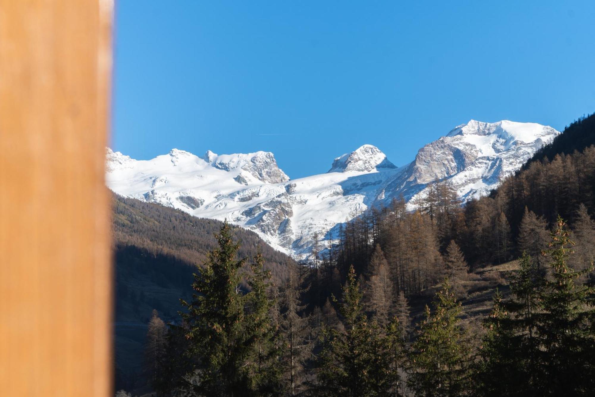 Maison Poluc Hotel Apartments Champoluc Bagian luar foto